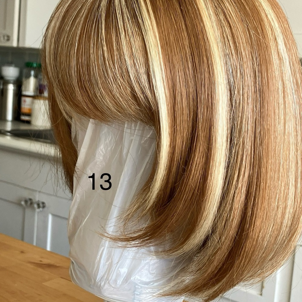 High Heat synthetic two tone Bob wig, 13 inch, New